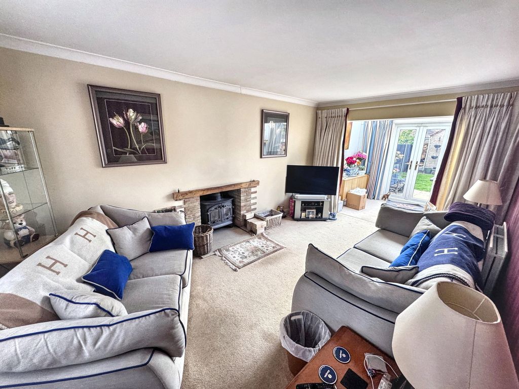 Property photo 2 of 27