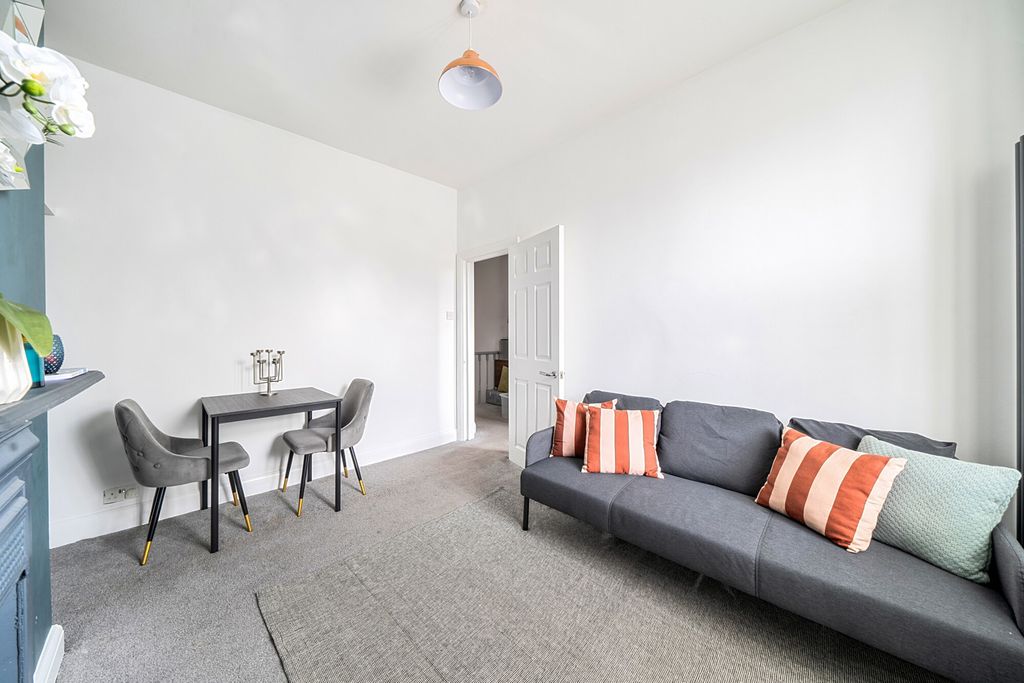 Property photo 3 of 15 1409430-5-6989Bb7...