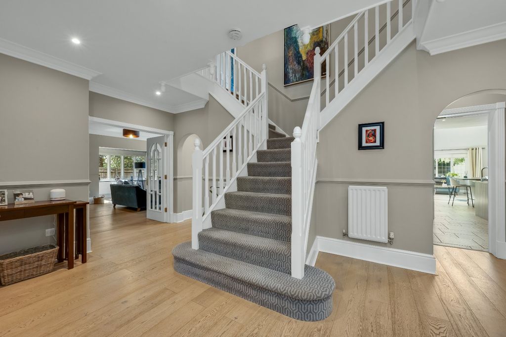 Property photo 2 of 24 Entrance Hall