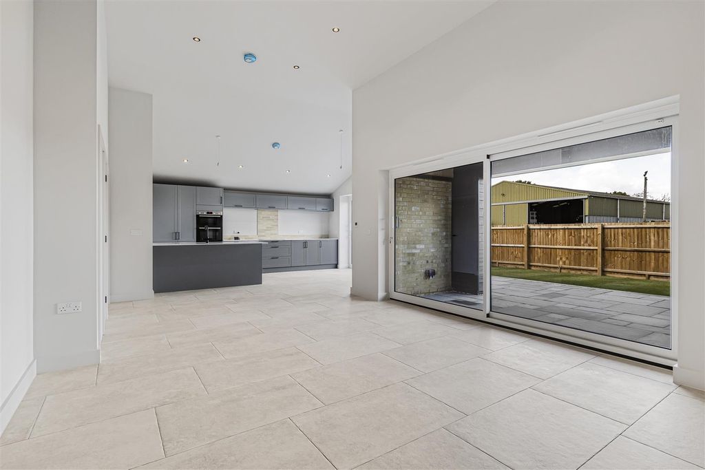 Property photo 2 of 18 7_62341.Jpg