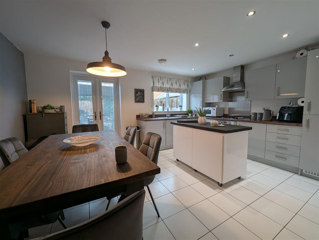 Property photo 2 of 18 Kitchen/Living Area