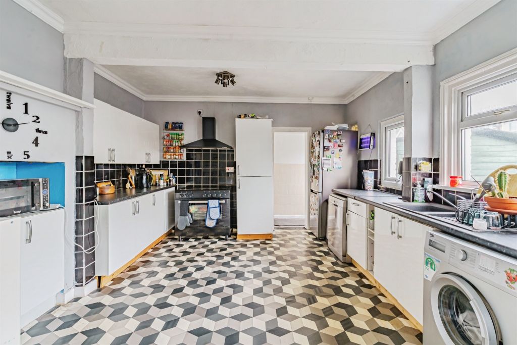 Property photo 3 of 18