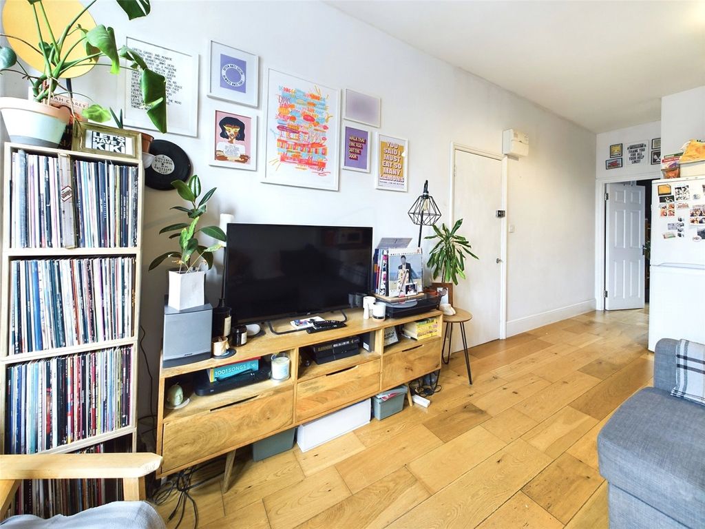 Property photo 3 of 12 Picture No. 24