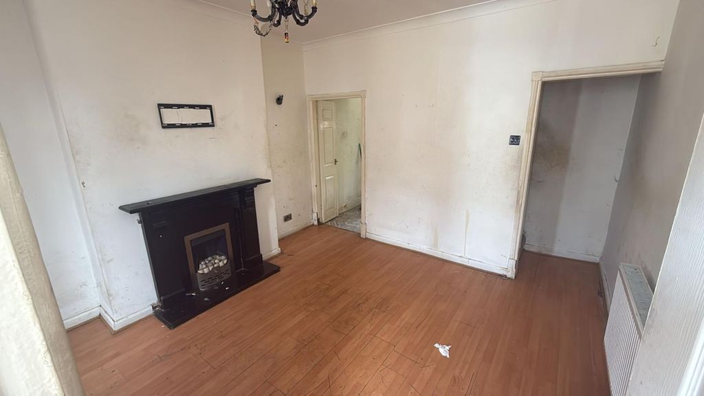 Property photo 2 of 8