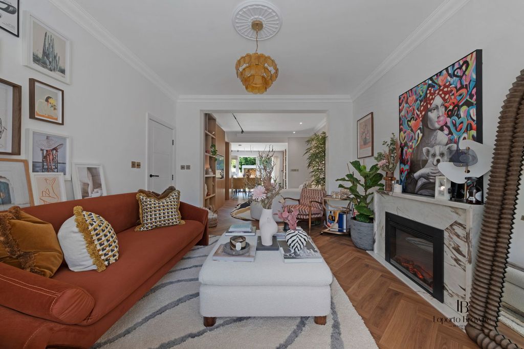 Property photo 2 of 31