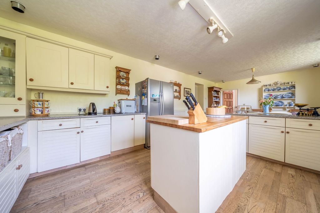 Property photo 2 of 38