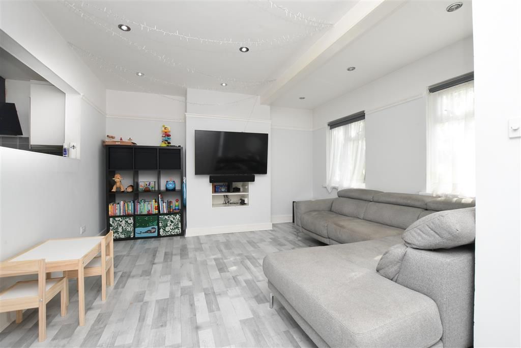 Property photo 2 of 11 Lounge
