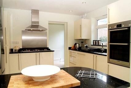 Property photo 3 of 16 Kitchen