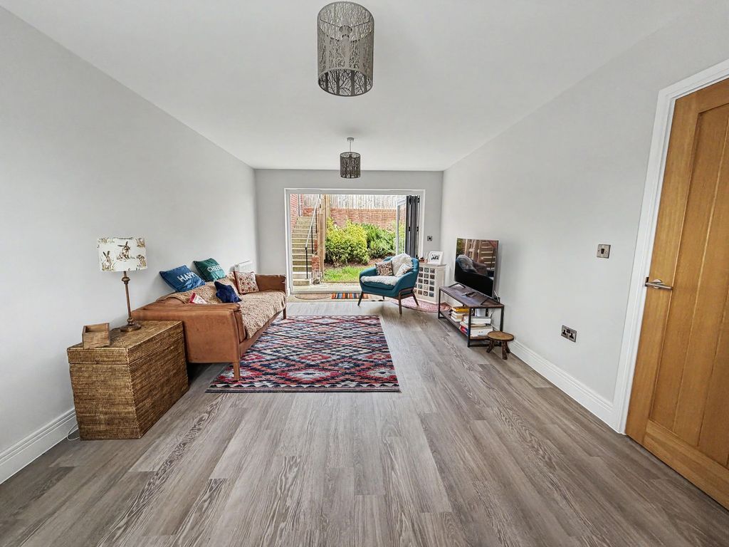 Property photo 2 of 25