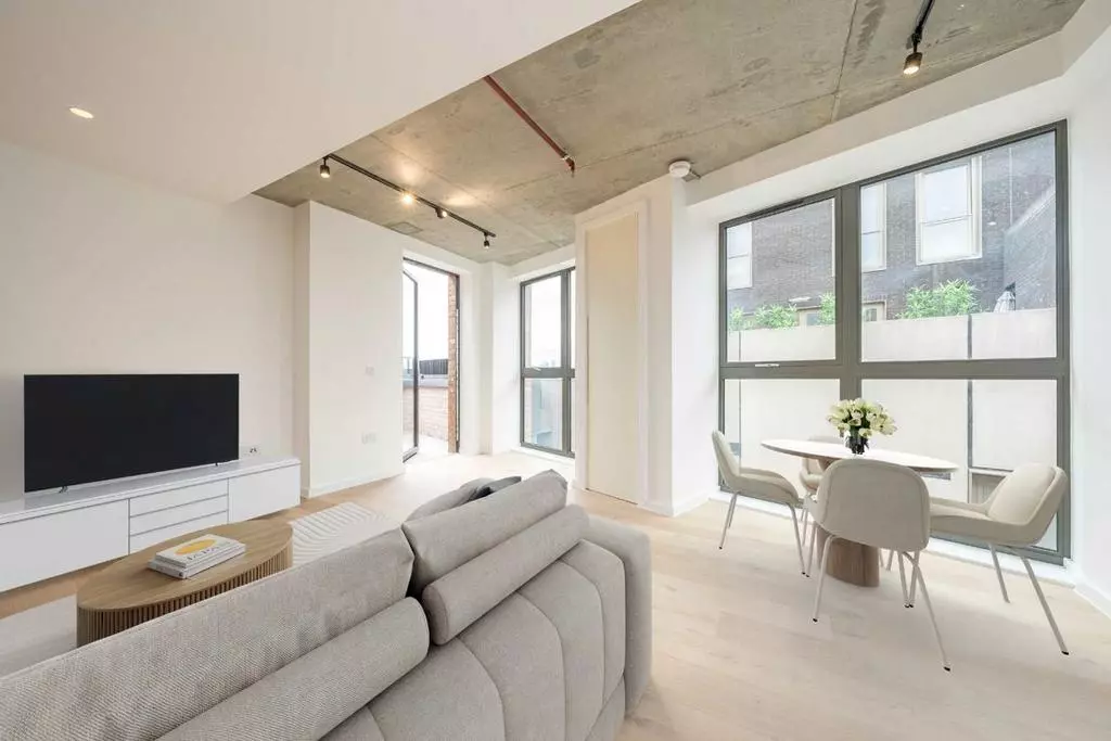 Property photo 2 of 11 Living Room