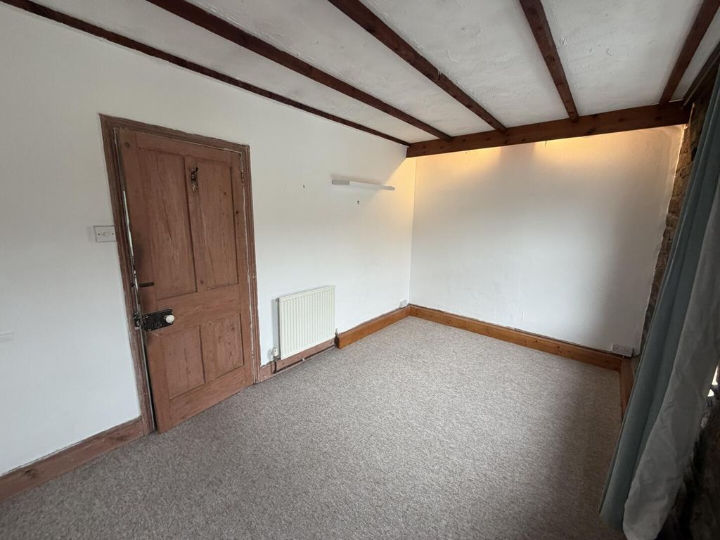 Property photo 2 of 15 Bedroom