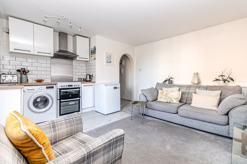 Property photo 3 of 23 .