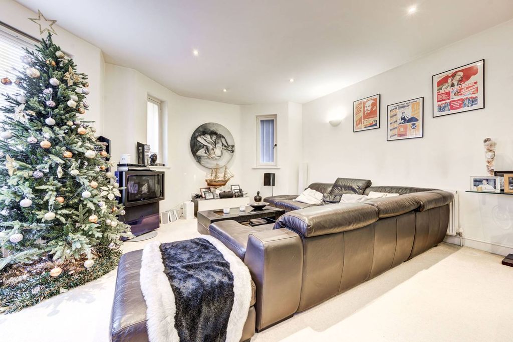 Property photo 3 of 8