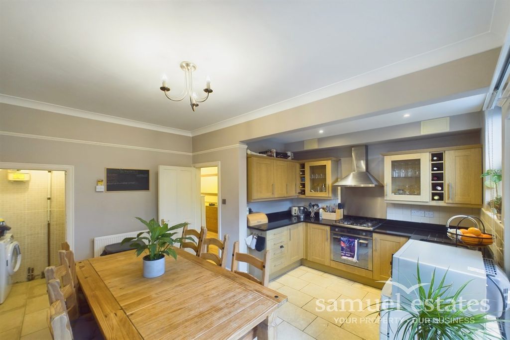 Property photo 3 of 15 Kitchen/ Dining Area