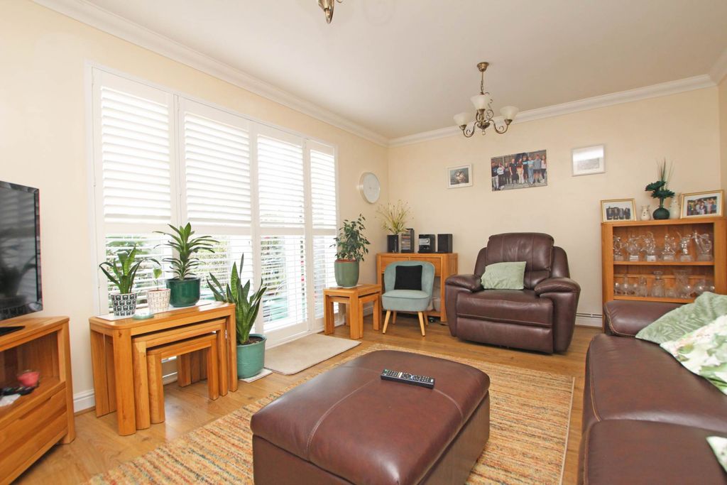 Property photo 3 of 11