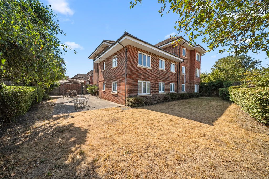 Property photo 1 of 13 Photo 14