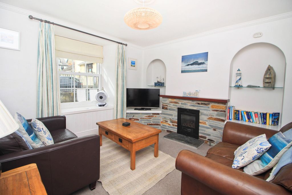 Property photo 3 of 13 Sitting Room