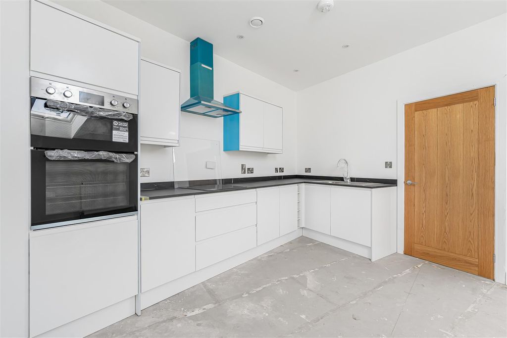 Property photo 3 of 42