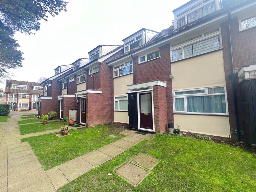 Property photo 1 of 11 Elmhatch