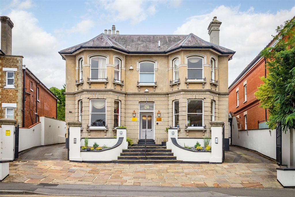 Property photo 1 of 22 Pewley_Mount-16.Jpg