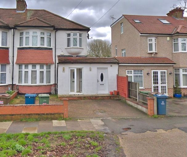 Property photo 1 of 6 Newly Renovated Ground Floor Studio Flat €“ Rayners Lane