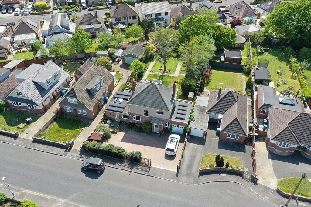 Property photo 2 of 39