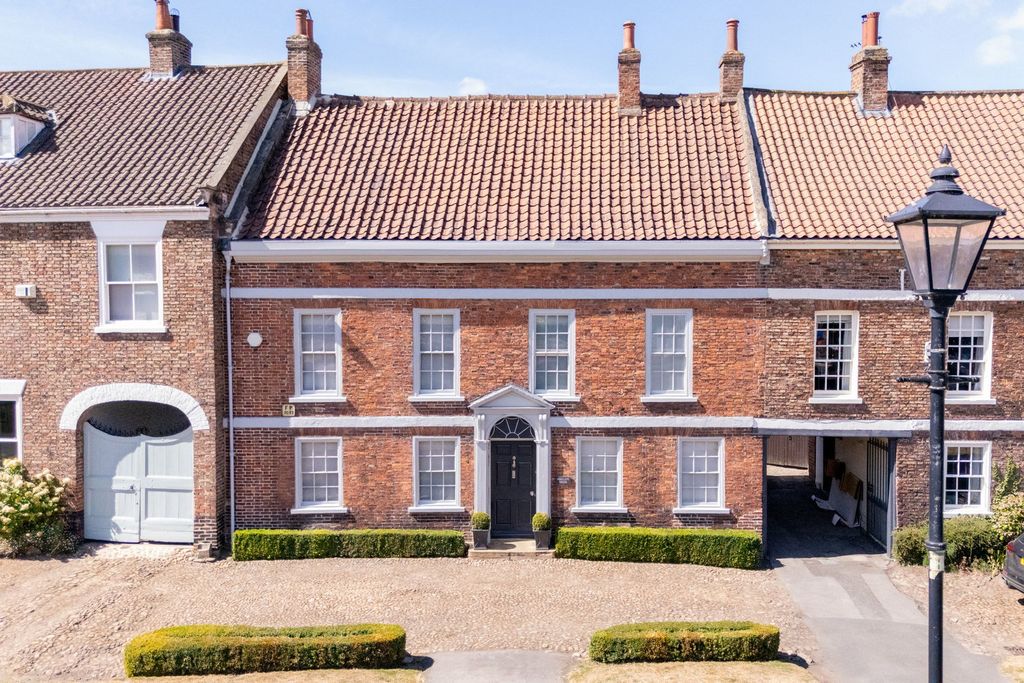 Property photo 1 of 74