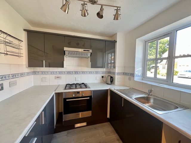 Property photo 1 of 6 Kitchen