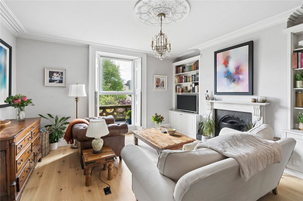Property photo 3 of 13 Sitting Room