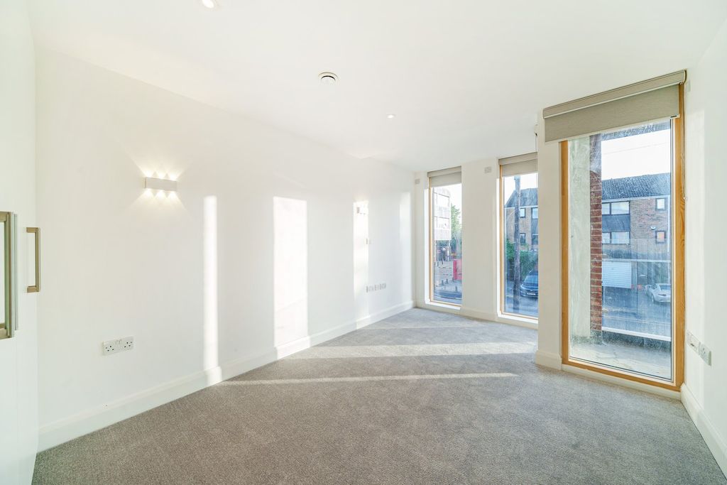 Property photo 3 of 6