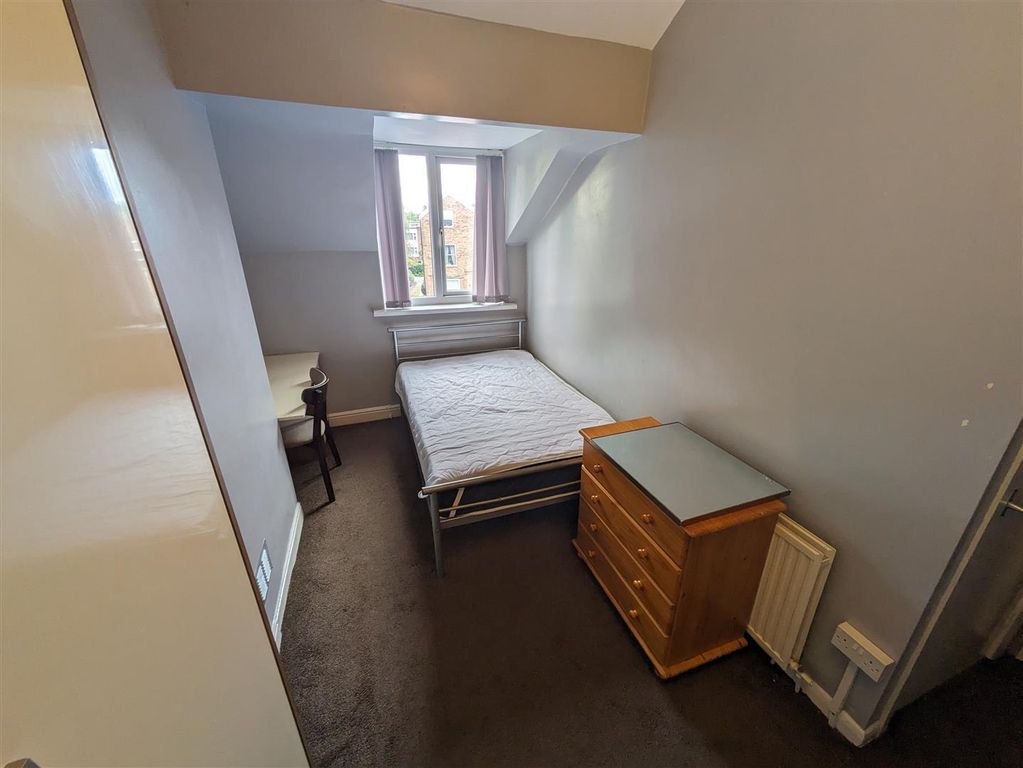 Property photo 2 of 10 Bedroom 6
