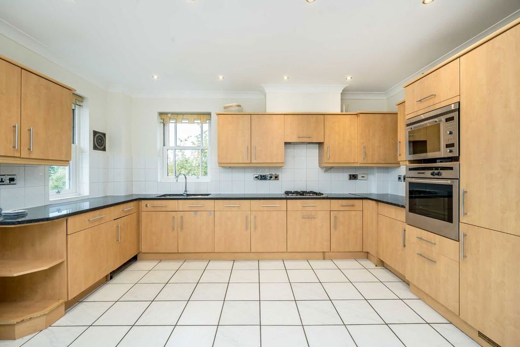 Property photo 2 of 9