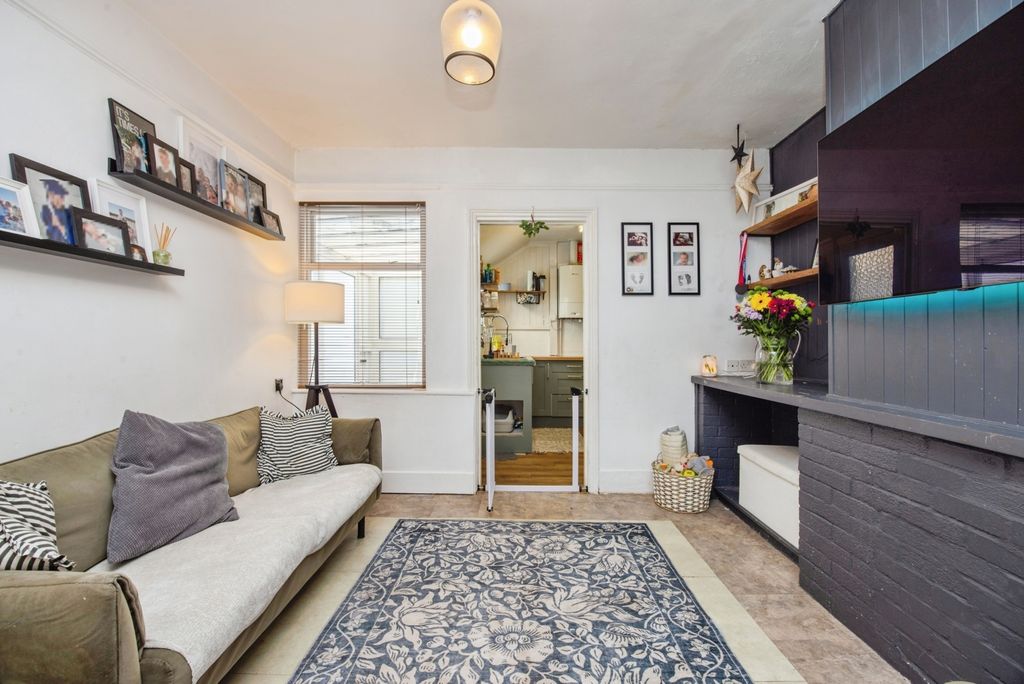 Property photo 3 of 17 Photo