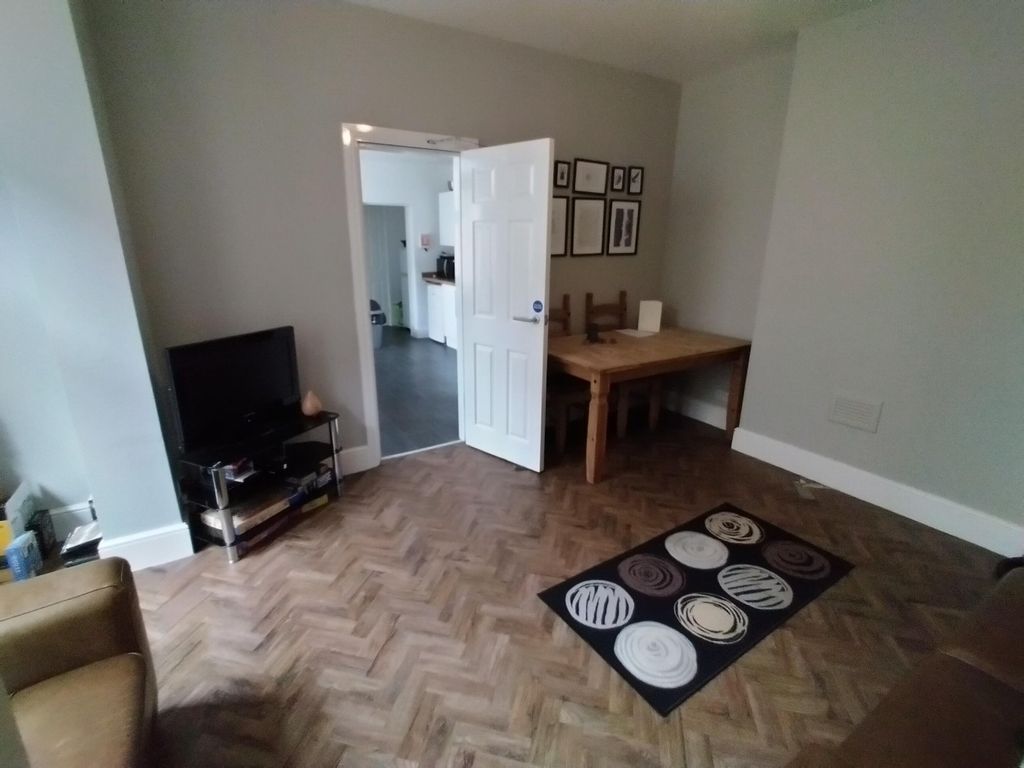 Property photo 3 of 11 (Main)