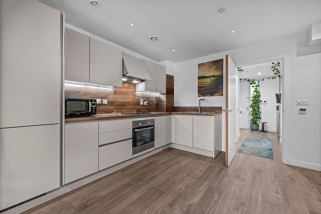 Property photo 3 of 12 Kitchen