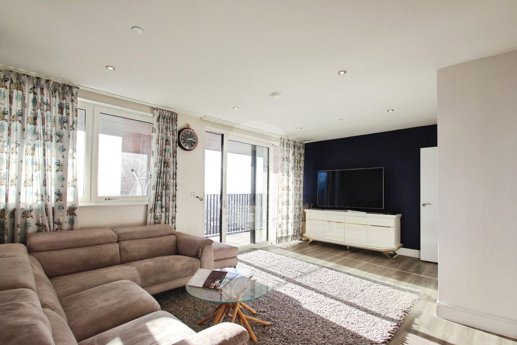 Property photo 3 of 18