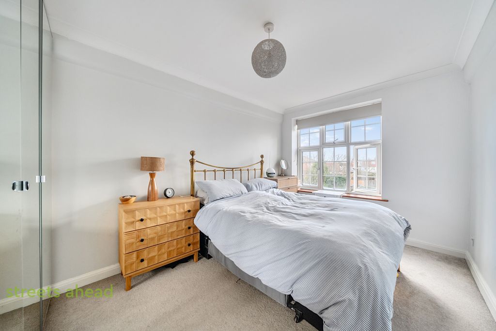 Property photo 2 of 17 3Cecca94-4F3F-465...