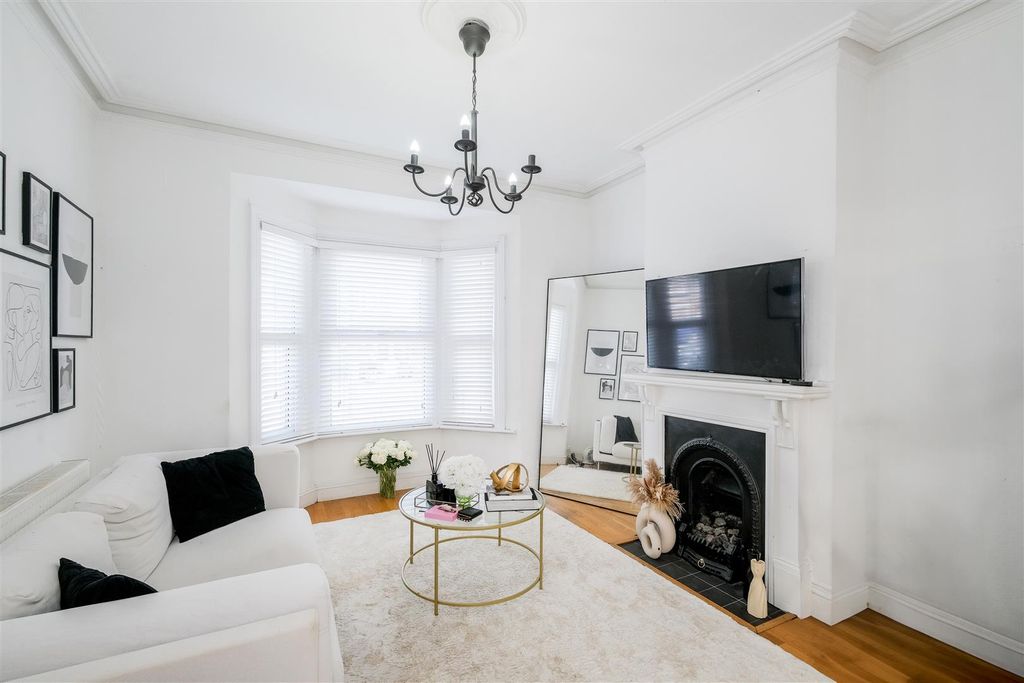 Property photo 3 of 21 48 Stanley Road-2.Jpg