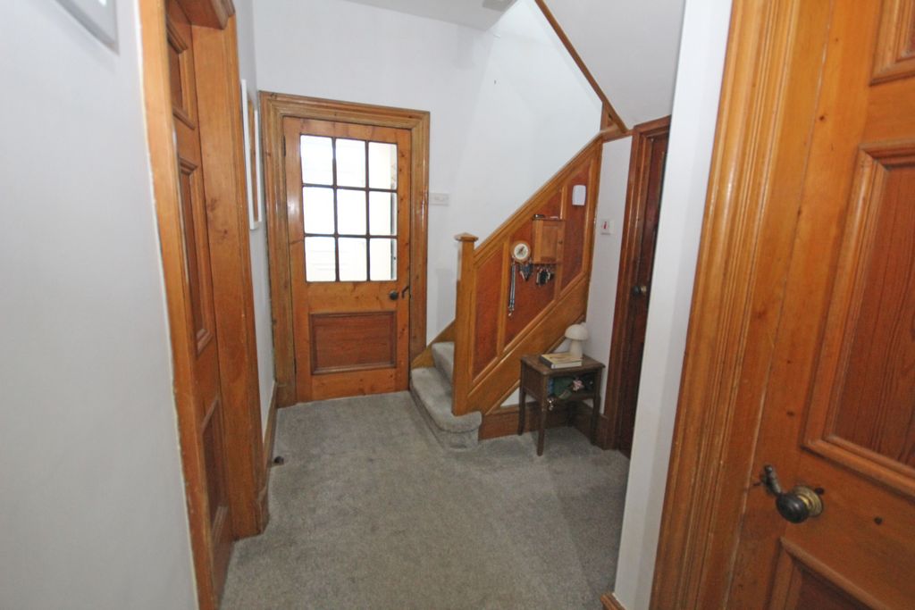 Property photo 3 of 31