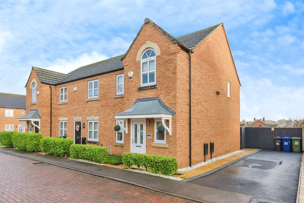 Property photo 2 of 28