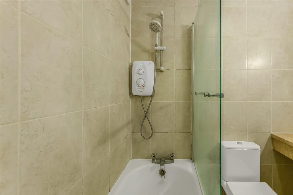 Property photo 2 of 14 8 Bourne Court-2.Jpg