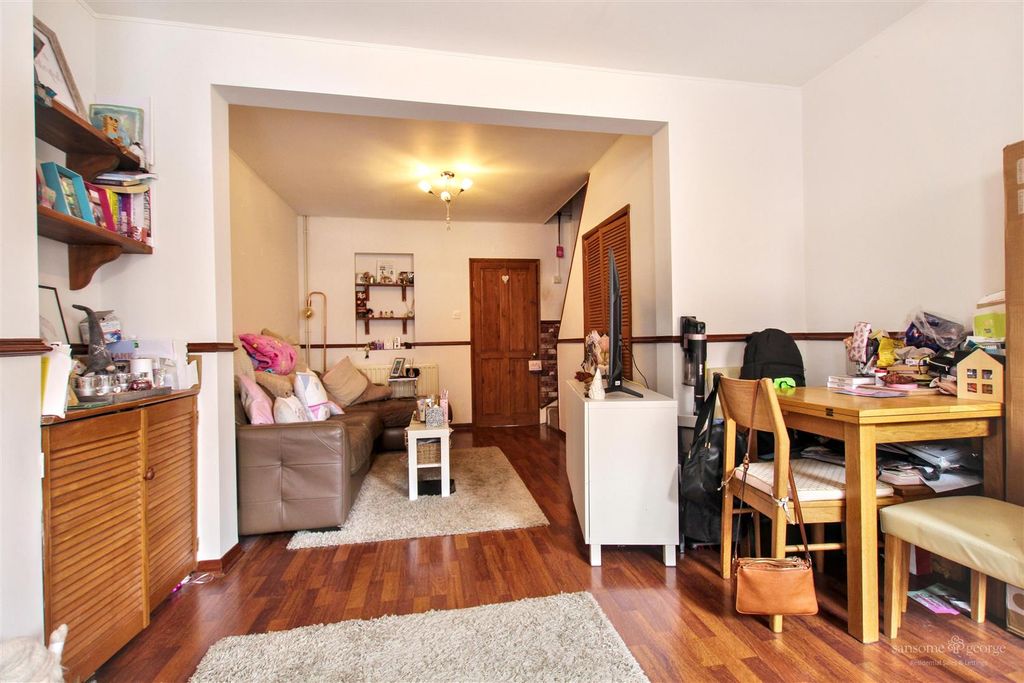 Property photo 3 of 18 Living Room