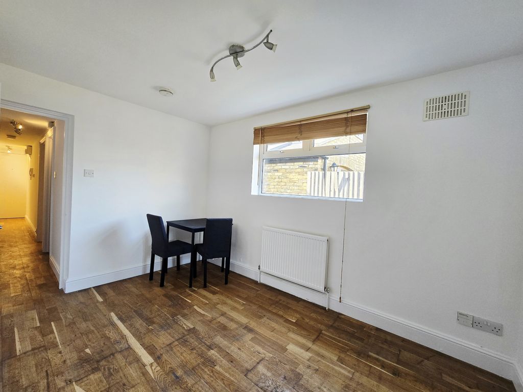 Property photo 3 of 8 Gallery