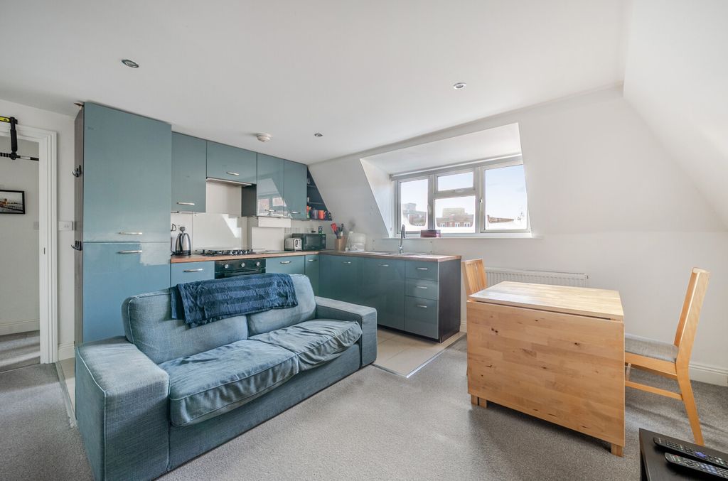 Property photo 3 of 13 1381422-10-691Dcb...