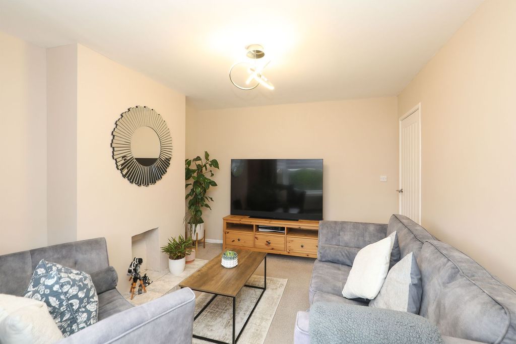 Property photo 3 of 32