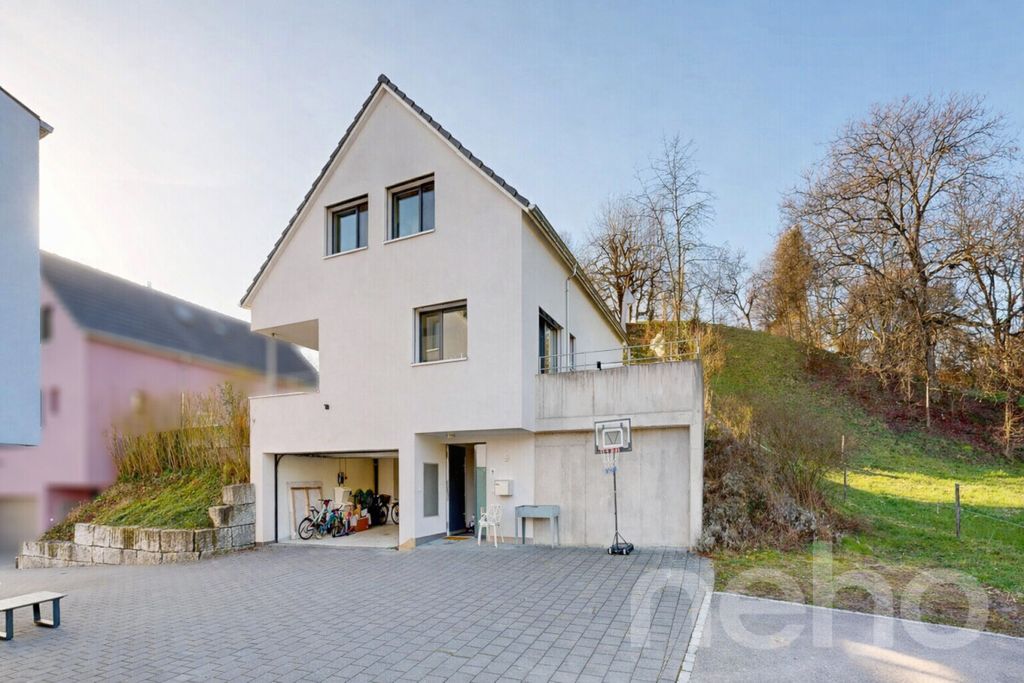 Property photo 2 of 12