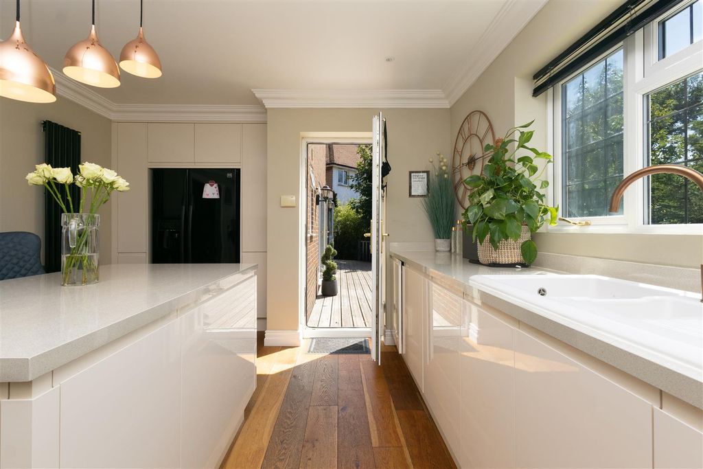 Property photo 3 of 28 Kitchen
