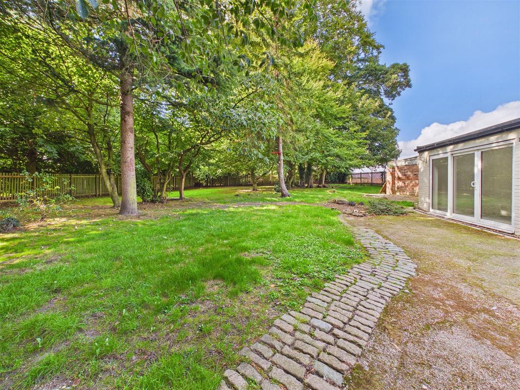 Property photo 3 of 21 Outside