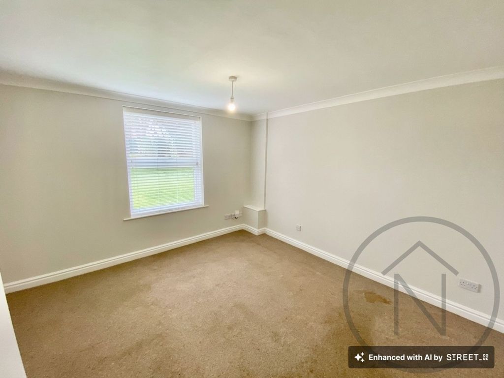 Property photo 3 of 7 Living Room
