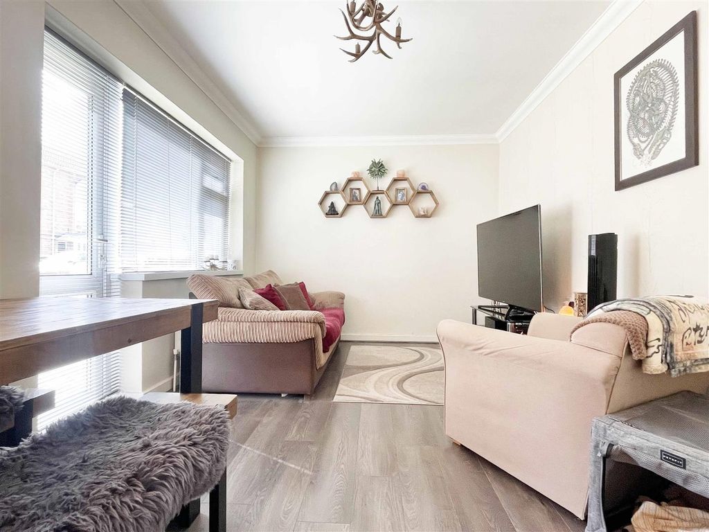 Property photo 2 of 17 l2.Jpg